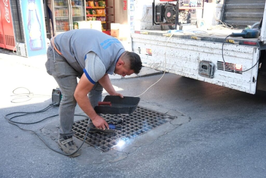 bodrum belediyesi bodrumda mazgal ve yagmur suyu hatti temizligi suruyor 5