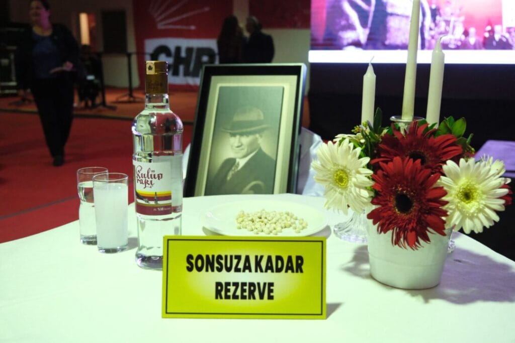 CHP Bodrum Cumhuriyet Balosunda Buluştu 4 ataturk masa rezerve