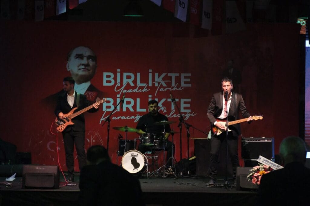 CHP Bodrum Cumhuriyet Balosunda Buluştu 3 chp bodrum cumhuriyet balosu