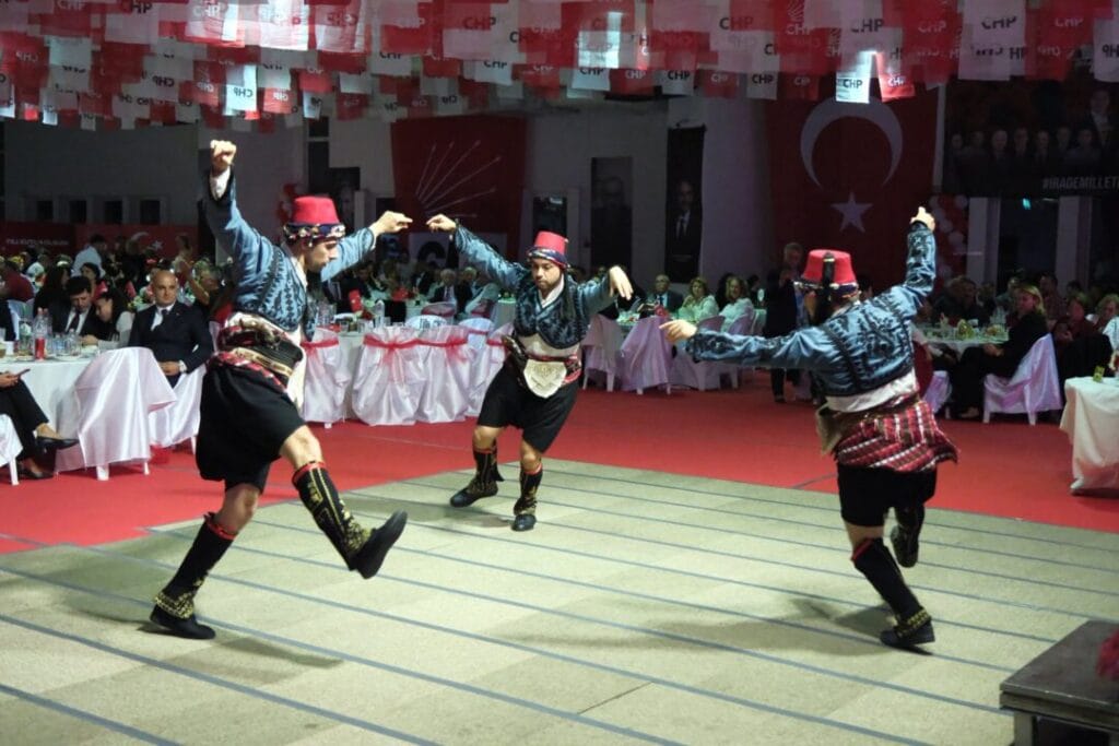 CHP Bodrum Cumhuriyet Balosunda Buluştu 5 chp halkoyunlari